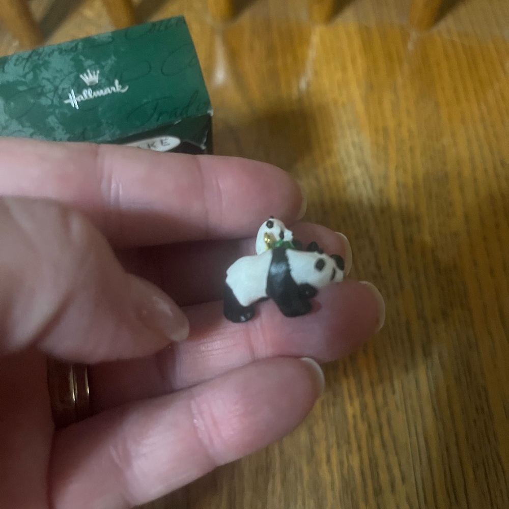 KEEPSAKE by Hallmark- peaceful pandas 🐼 miniature ornament. - Picture 6 of 7
